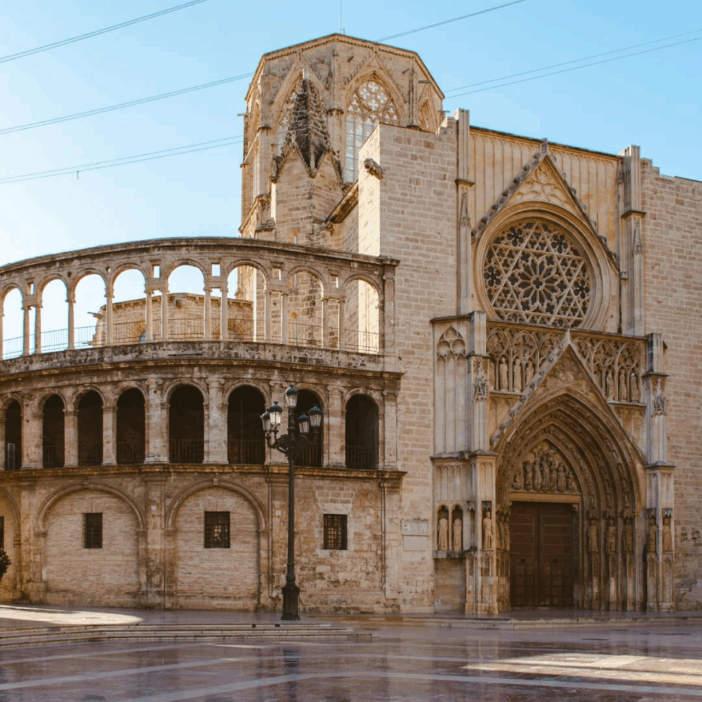 En pleno centro de la ciudad, y ofreciendo las mejores vistas, Hotel Palacio Vallier es ideal para una luna de miel en Valencia