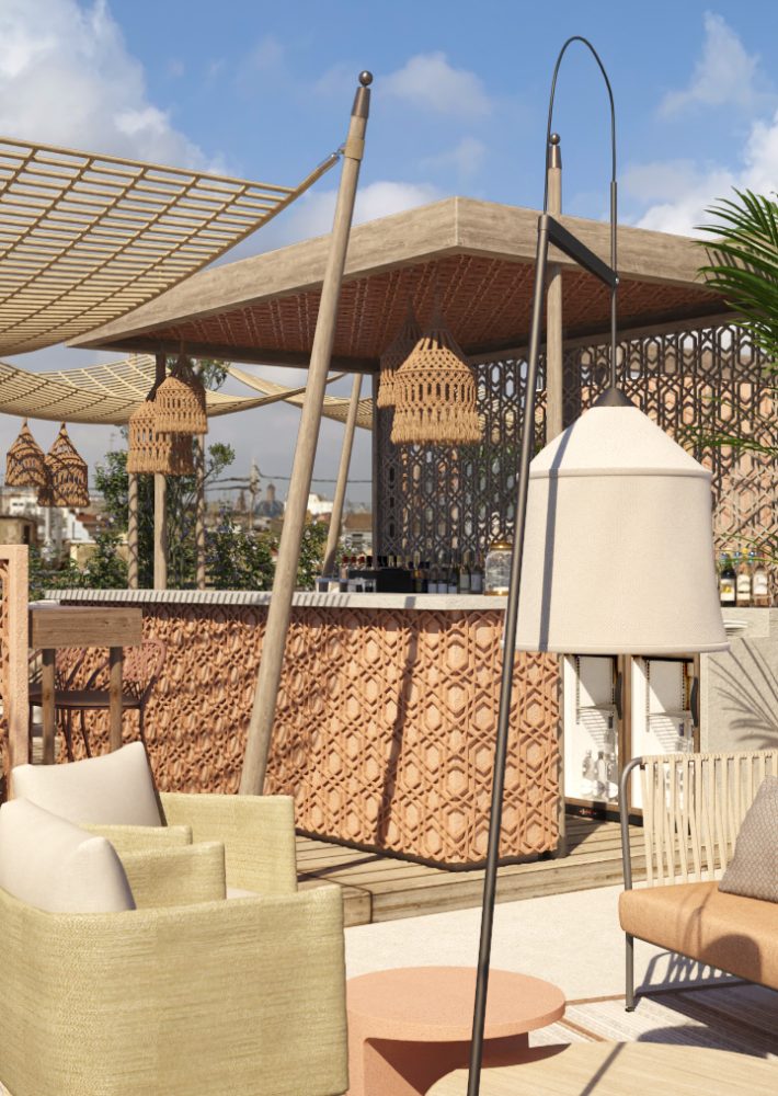 Bar terraza al aire libre del hotel Luna de Valencia con mobiliario de exterior y faroles