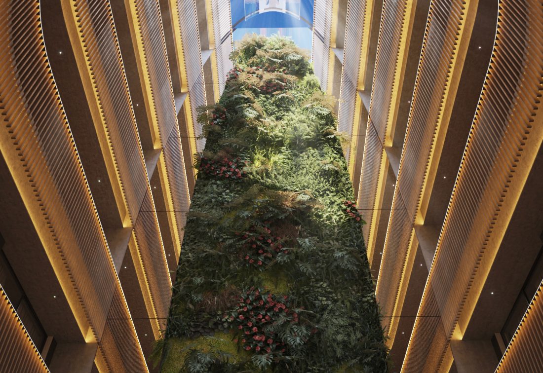 Atrio interior de hotel con jardín vertical y plantas tropicales.